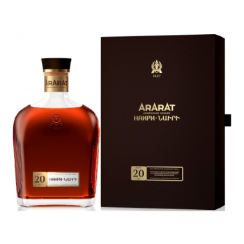 Коньяк Арарат "Наири", в подарочной коробке, 0.5 л