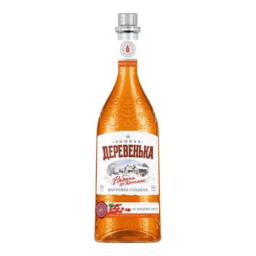Ликер "Зимняя деревенька" Рябина на коньяке, настойка сладкая, 0.5 л